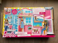 Barbie 2-Etagen Ferienhaus plus Puppe Barbiehaus Nordrhein-Westfalen - Much Vorschau