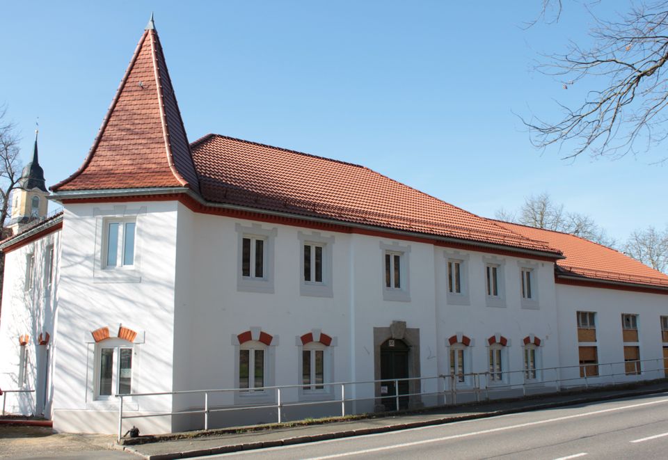 Mehrfamilienhaus in Bestlage mit 6400 m² Grundst. in Herzogswalde