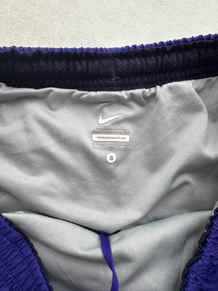 Nike Short Sporthose 36 in Wennigsen