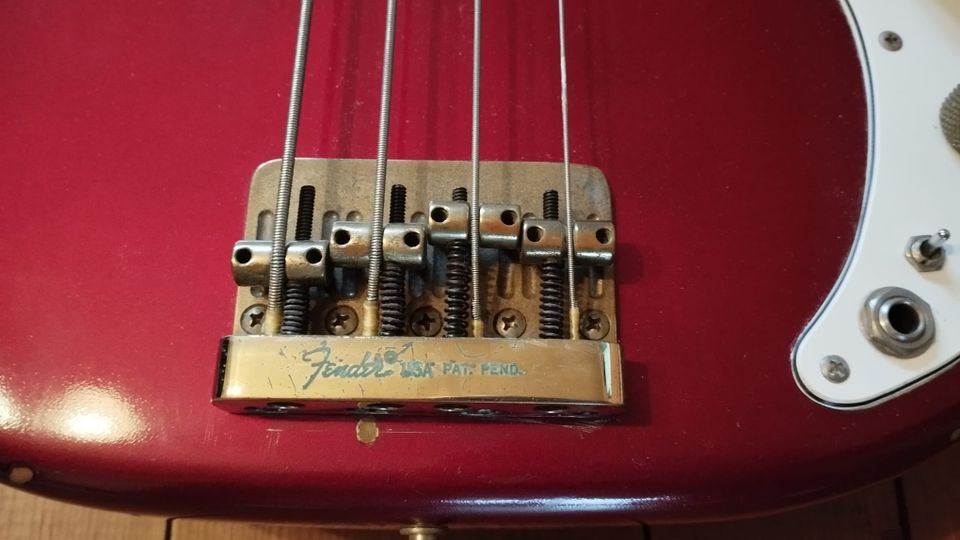 Fender Precision Bass Spezial USA Goldhardware Rot in Ribnitz-Damgarten
