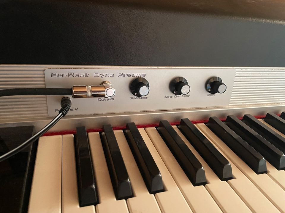 Fender Rhodes Piano Preamp Vorverstärker in Mömbris