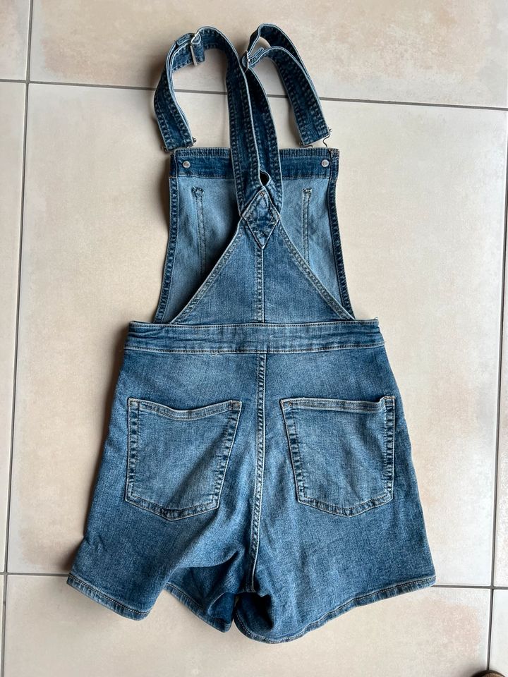 Kurze Jeans Latzhose H&M 36 Overall Shorts Denim Hose in Trier