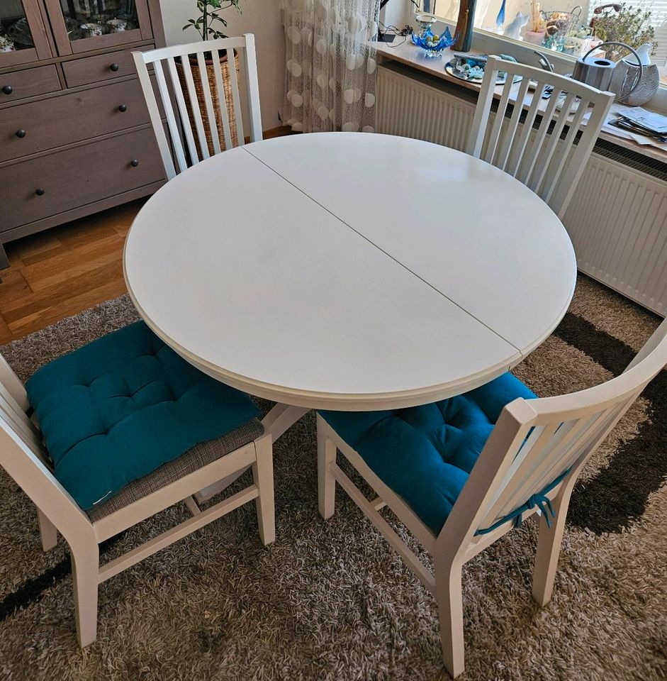 Ikea: Esstisch Ingatorp, ausziehbar, weiß, mit 4 Stühlen in Altenholz