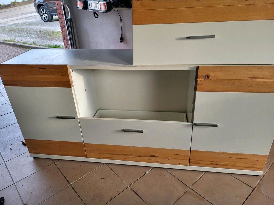 Kommode/Wohnzimmerschrank aus Holz in Bretten