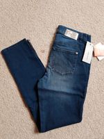 Sarah Kern Jeans jeansblau Waschung Reißverschl. am Knöchel Gr.36 Schleswig-Holstein - Norderstedt Vorschau