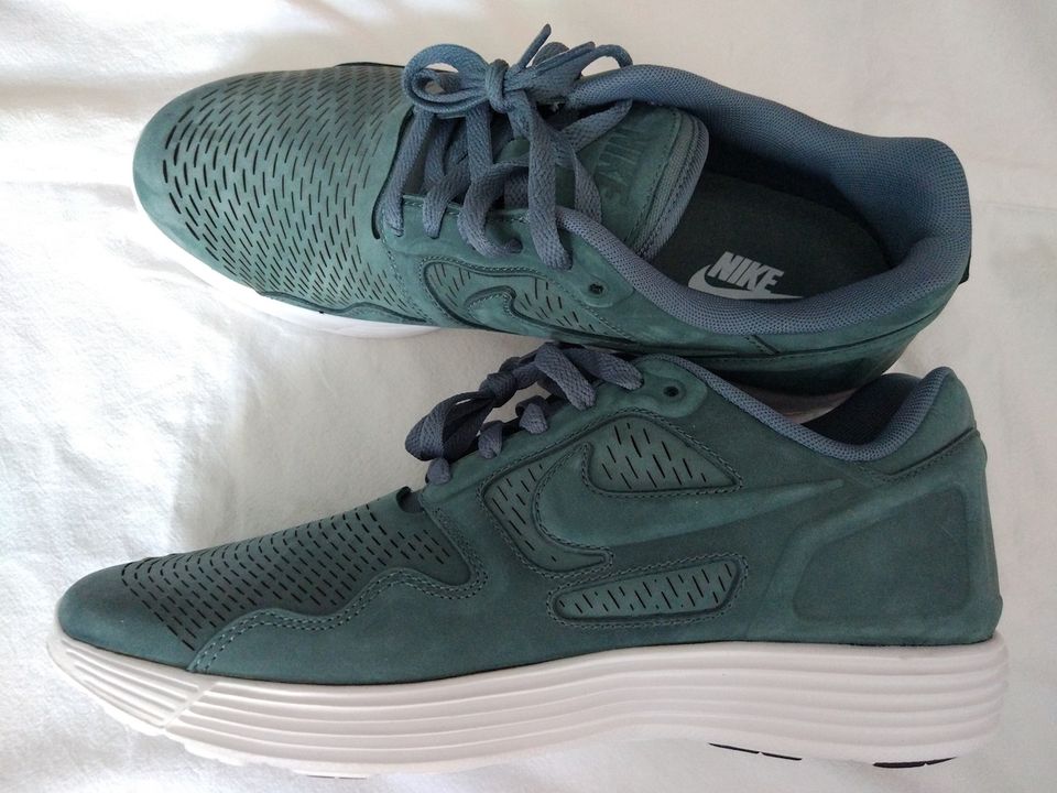 Nike LUNAR Flow LSR PRM Herren Schuhe Grün LUNARLON 44 eher 43 ! in Berlin