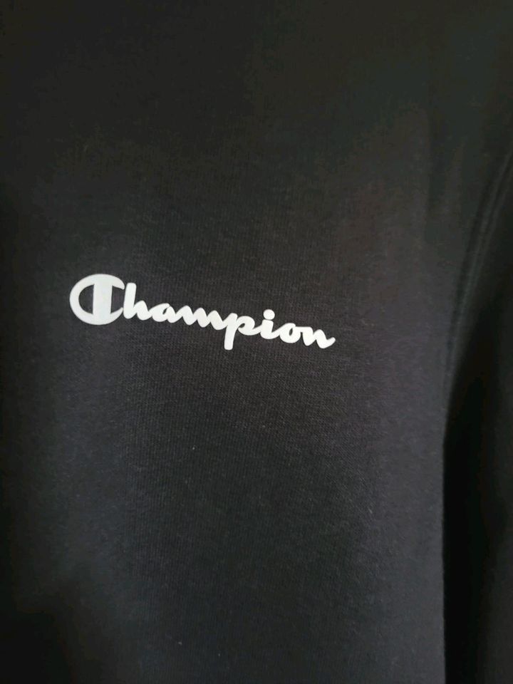 Champion Pulli Gr. S schwarz in Hemer