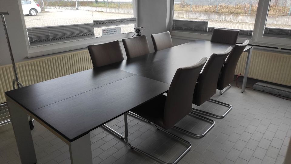 Esszimmertisch der Extraklasse mit 8 Stühlen (alles Hülsta) in Schwieberdingen
