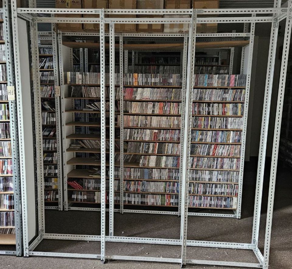 Extra stabile CD-Regale mit Fachböden / ca. 5000 CDs pro Regal in Griesheim