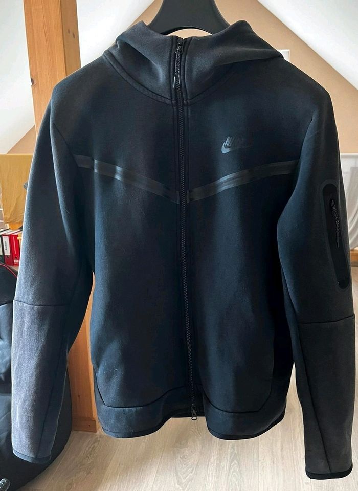 Nike Hoddie Jacke in Oppenau