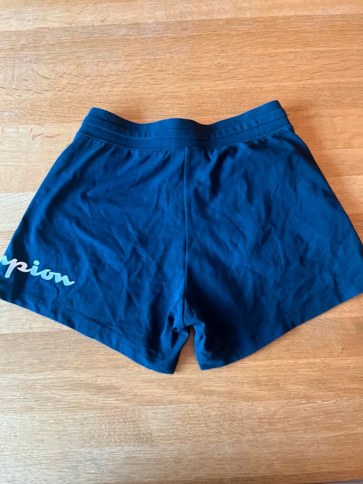 Sporthose kurze Hose von Champion Größe S in Pinneberg