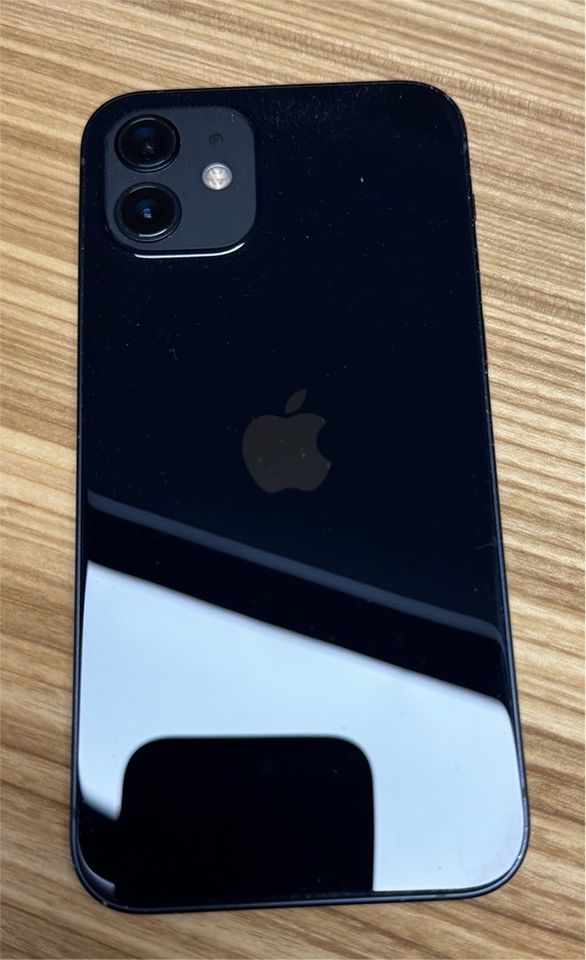 Apple Phone 12 Black 128 GB  inkl. 8 passenden Handyhüllen in Hellenthal