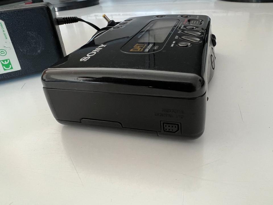 Sony TCD-D8 DAT Recorder Walkman RMR-D3 Fernbedienung Full Sony TCD-D8 DAT Recorder Walkman RMR-D3 Fernbedienung Full