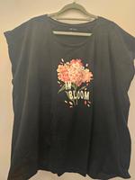 T-Shirt mit Blumendruck Bayern - Kronach Vorschau
