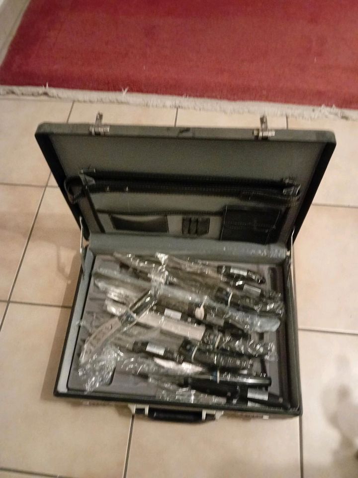 Koffer mit div. Messern und Gabeln neu und org. verpackt in Forchheim
