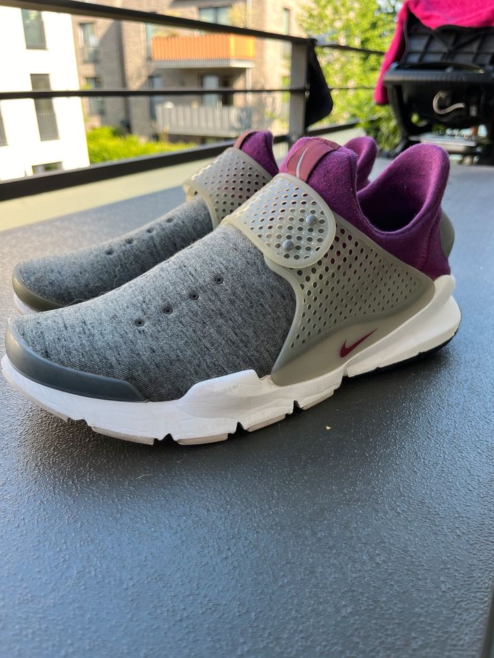 Nike Sockdart Techfleece lila grau  „44“ in Hamburg