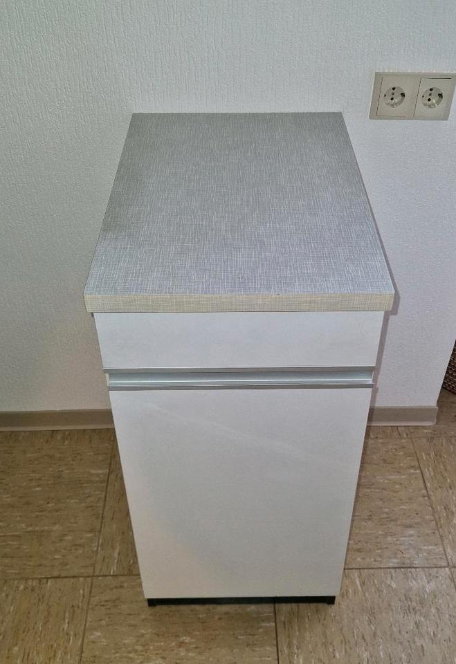 Schrank Küche Bestellschrank mit Schublade weiß schlicht in Neuwied