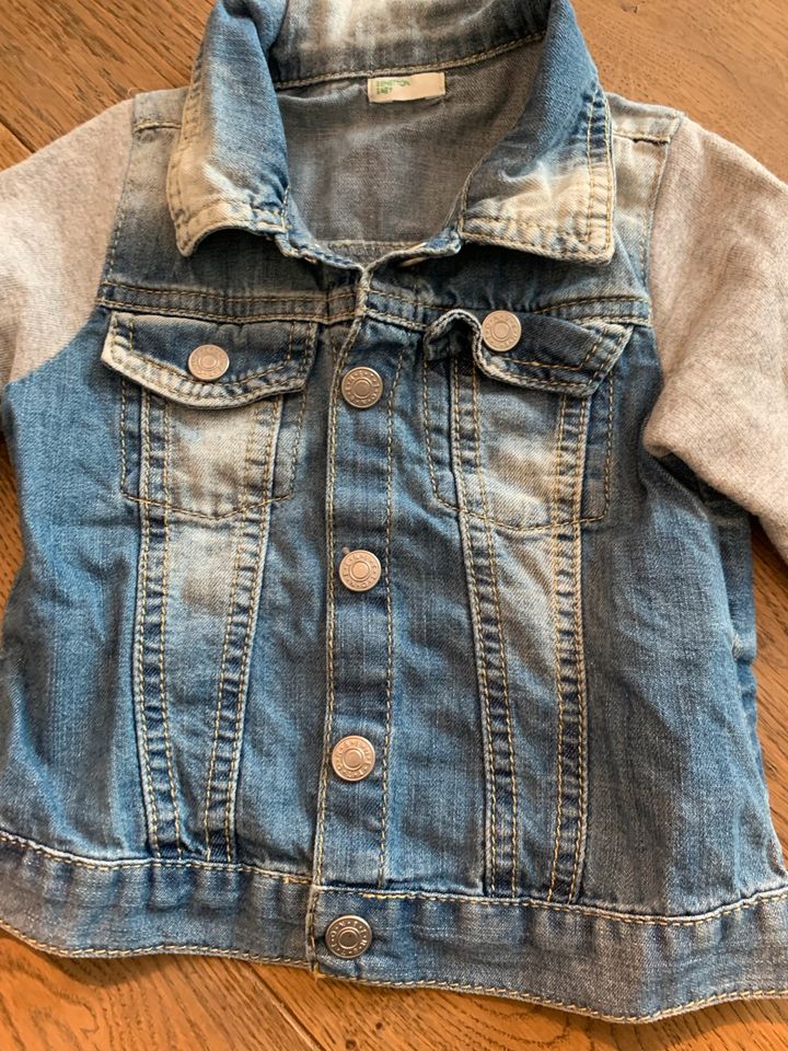 Benetton Jeansjacke Baby, Gr. 74- Ärmel aus Sweatstoff in Gelnhausen