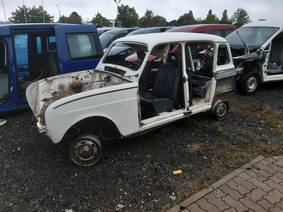 Renault R4 zum Ausschlachten Schlachtfest Ersatzteile Blechteile in Achim