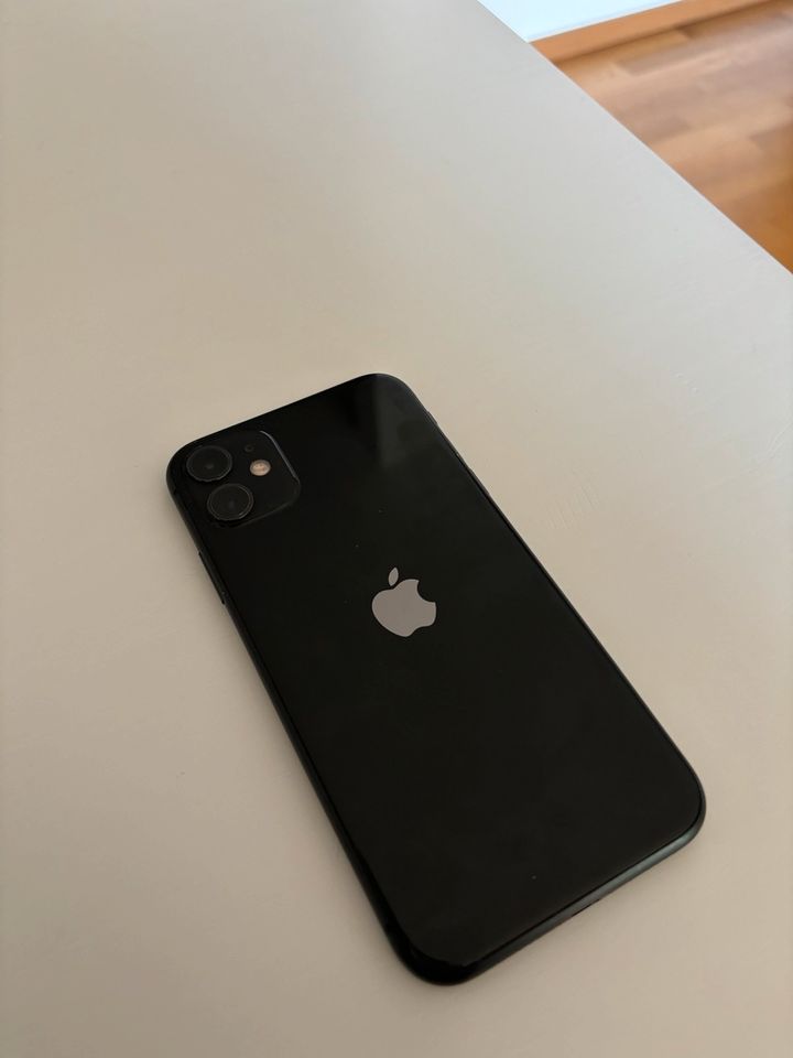 iPhone 11, 64 GB, voll funktionsfähig in Wienburg
