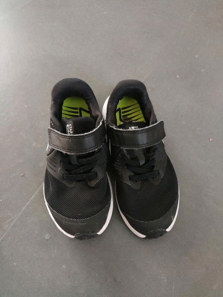 Nike Turnschuhe Größe 27,5 in Niestetal