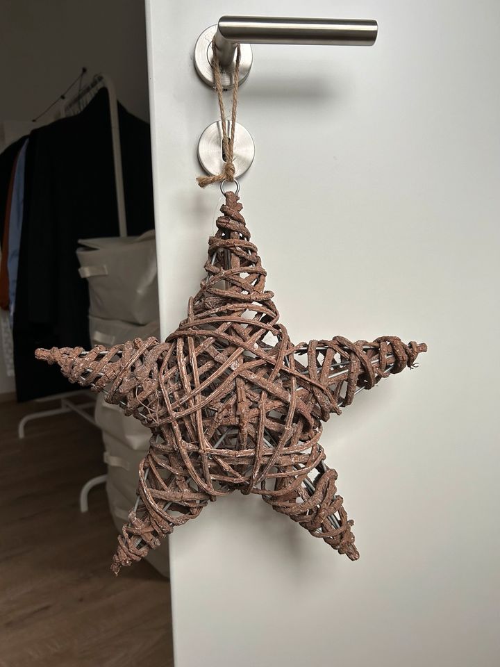Ib Laursen Stern aus Holz in Velbert
