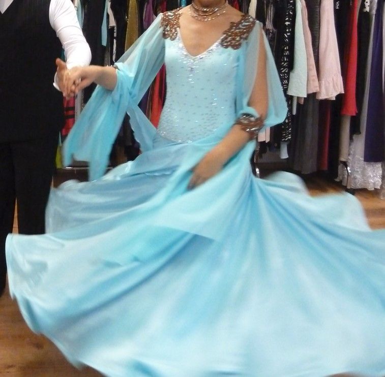 Turnierkleid Standard eisblau mit brauner Spitze, Swarovski Gr.36 in Berlin