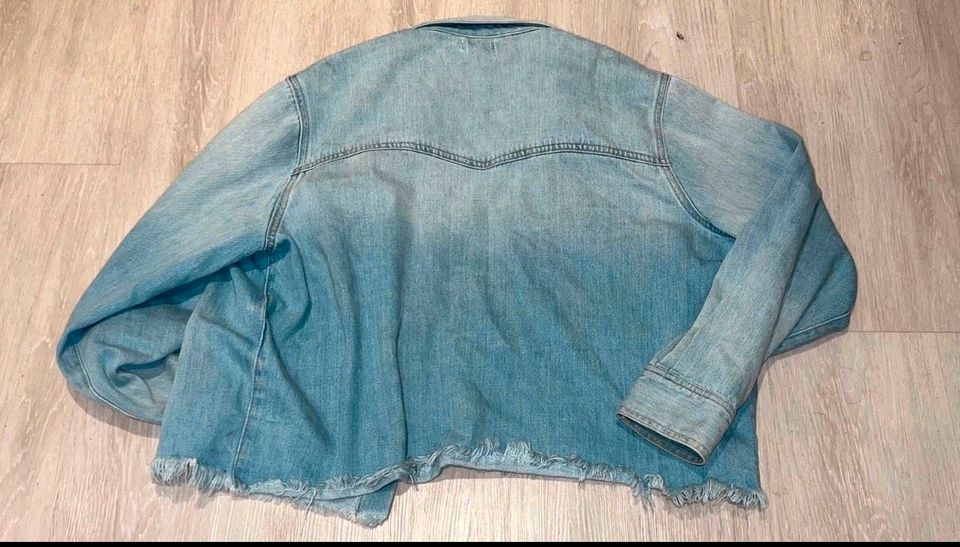 Levi's Damen Vintage Jeans Jacke Used Look Gr. S Levi Strauss in Stuttgart
