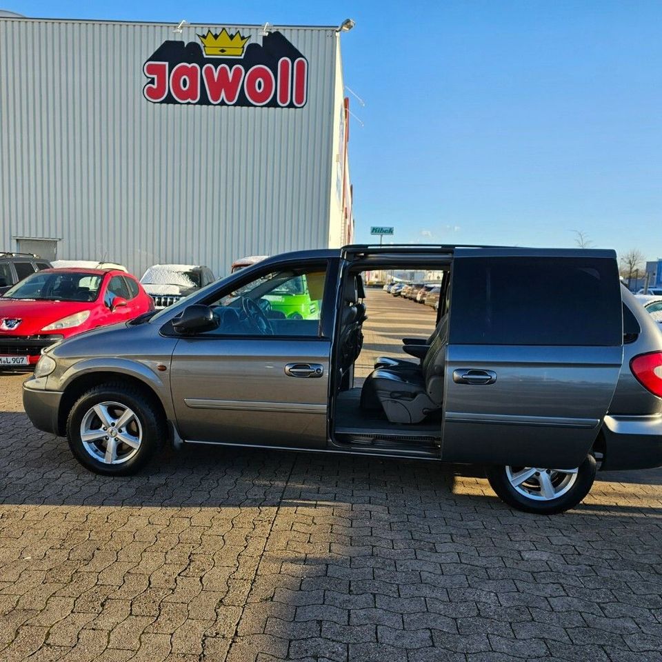 Chrysler Voyager CRD COMFORT AUTOM LEDER AHK KLIMAANLAGE in Garbsen