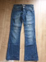 Hüftjeans mit ausgestellten Beinen Nordrhein-Westfalen - Mülheim (Ruhr) Vorschau