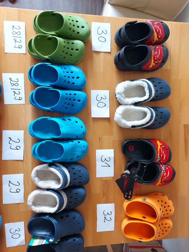 Kinder Badeschuhe, Crocs ,Gr.22,25,26,27,28,29,30,31,32 in Sulzbach-Rosenberg