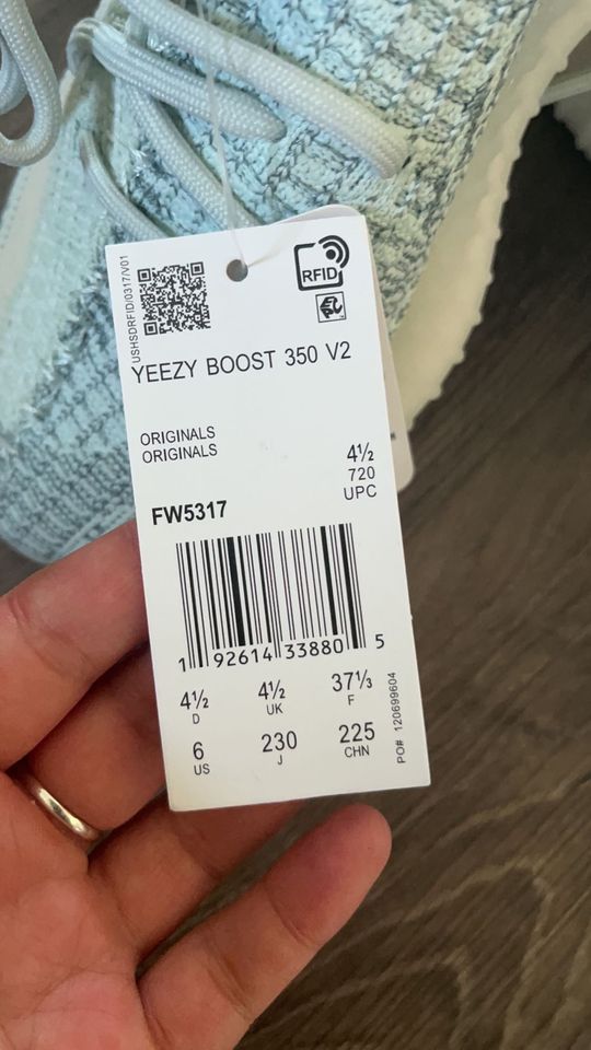 Yeezy 350 Schuhe in Limburg