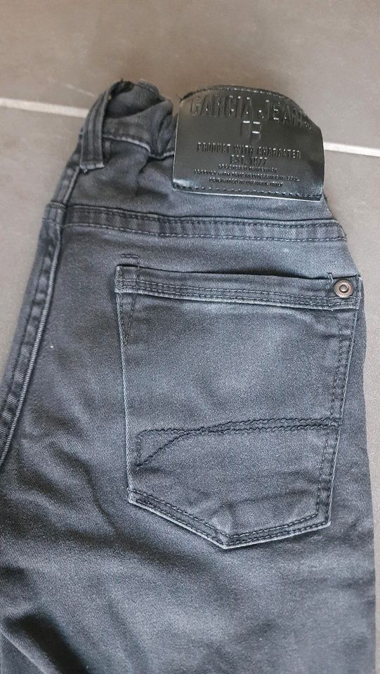 4 Jeans Skinny Fit Gr. 140/146 Mädchen in Oedheim