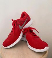 NIKE Revolution 4 Turnschuhe Halbschuhe  Gr. 45  rot WIE NEU !!! Brandenburg - Ferch Vorschau