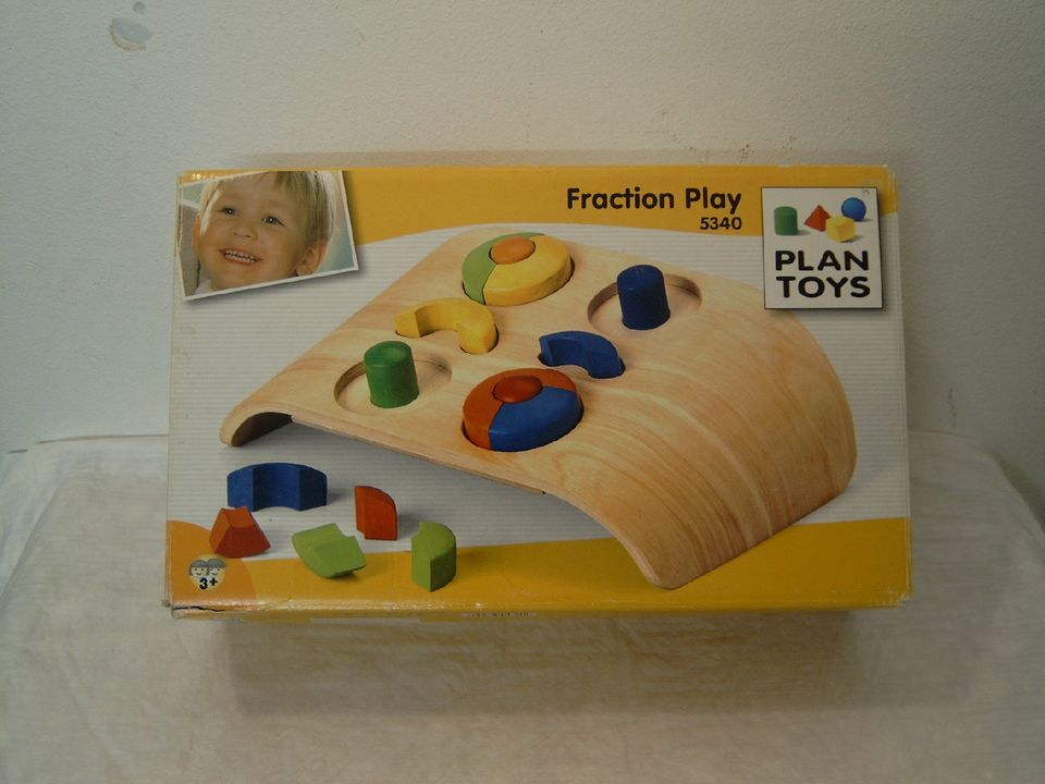 Plan Toys: Fraction Play, Farben-Steckbrett Holz Kinderspiel in Brüggen