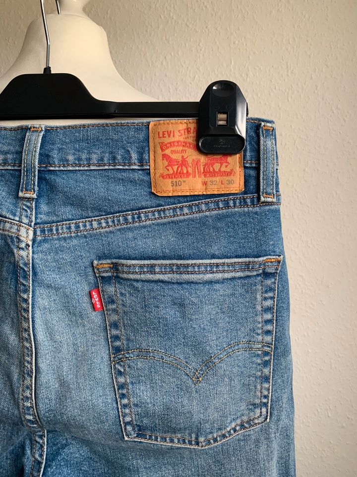 Levi’s Jeans Blau 510 Gr. 32/30 in Rengsdorf