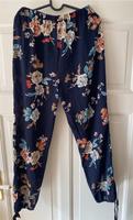 Sommerhose mit Blumenmuster in Größe L Hessen - Seligenstadt Vorschau