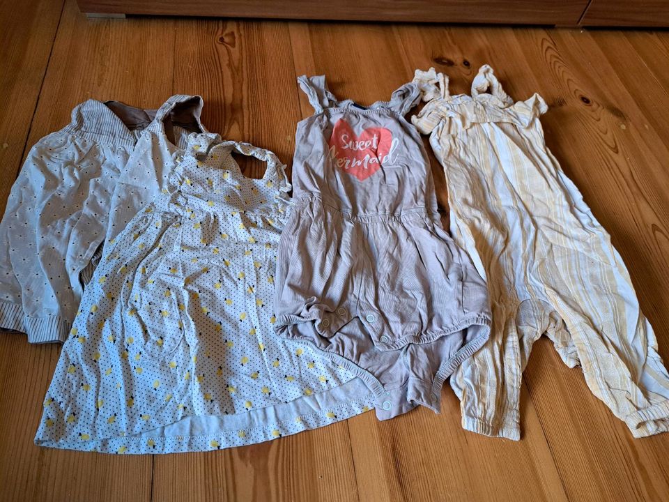 Baby Kleiderpaket Mädchen Sommer Set Gr. 74/80 über 40 Teile in Berlin