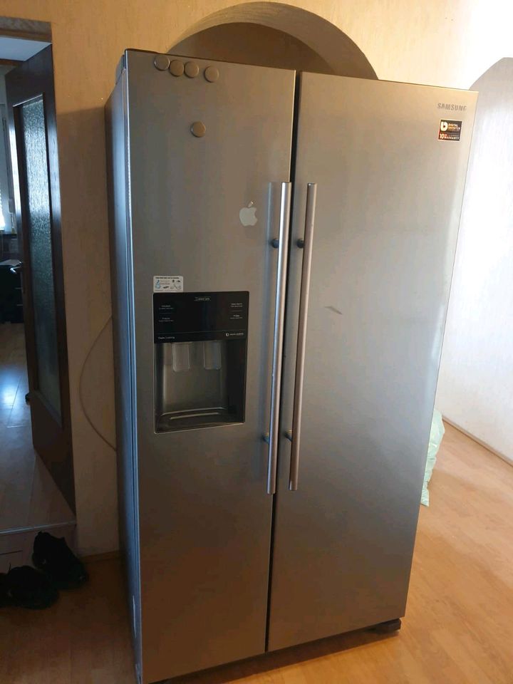 Kühlschrank side-by-side von Samsung in Dreieich