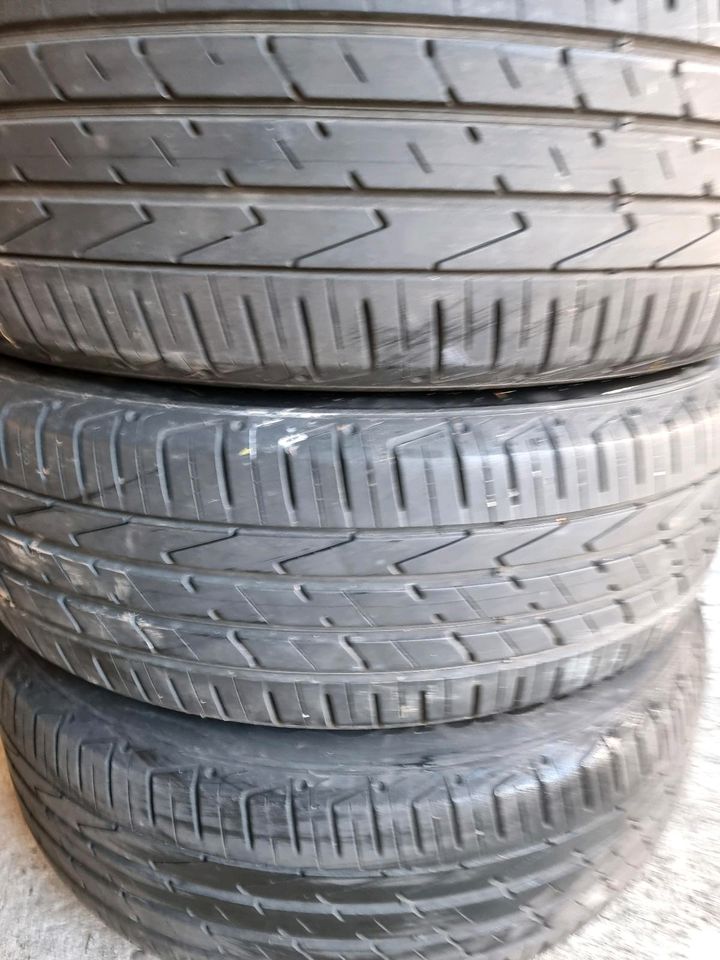 4x Sommerreifen 215/65R17 99V hankook 6mm in Detmold