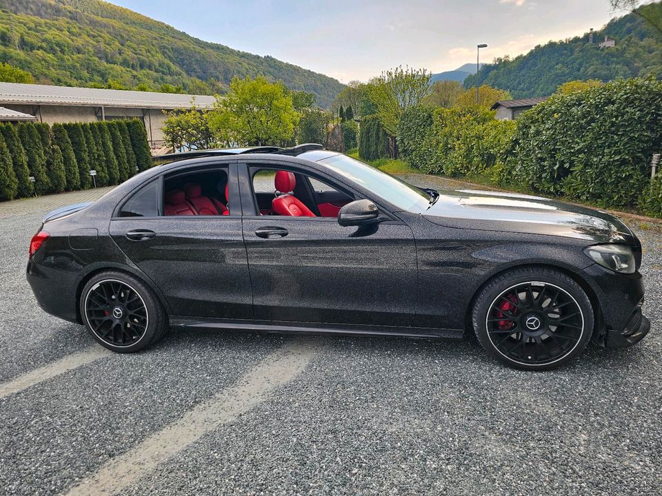 Mercedes C300 AMG S LINE - Glitter Black M. in München