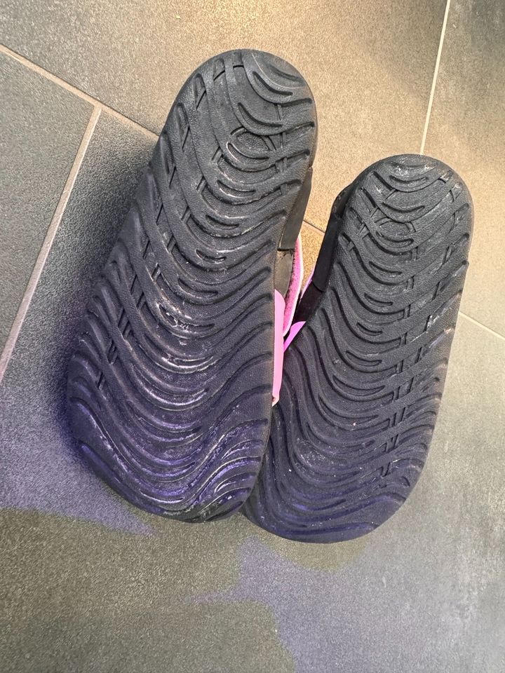 Turnschuhe Hausschuhe Nike Größe 26 in Oberschleißheim