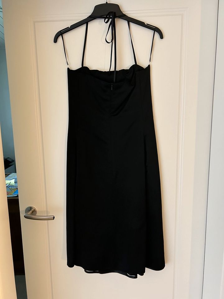 Schickes schwarzes Kleid in Oer-Erkenschwick