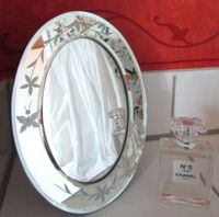 Ovaler Spiegel, geschliffene Ornamente. H. 21cm, B. 16cm. SALE! Wandsbek - Hamburg Farmsen-Berne Vorschau