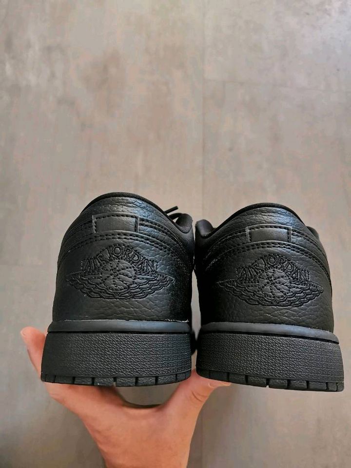 Nike Air Jordan 1 Low schwarz Größe 44 US 10 in Burgdorf