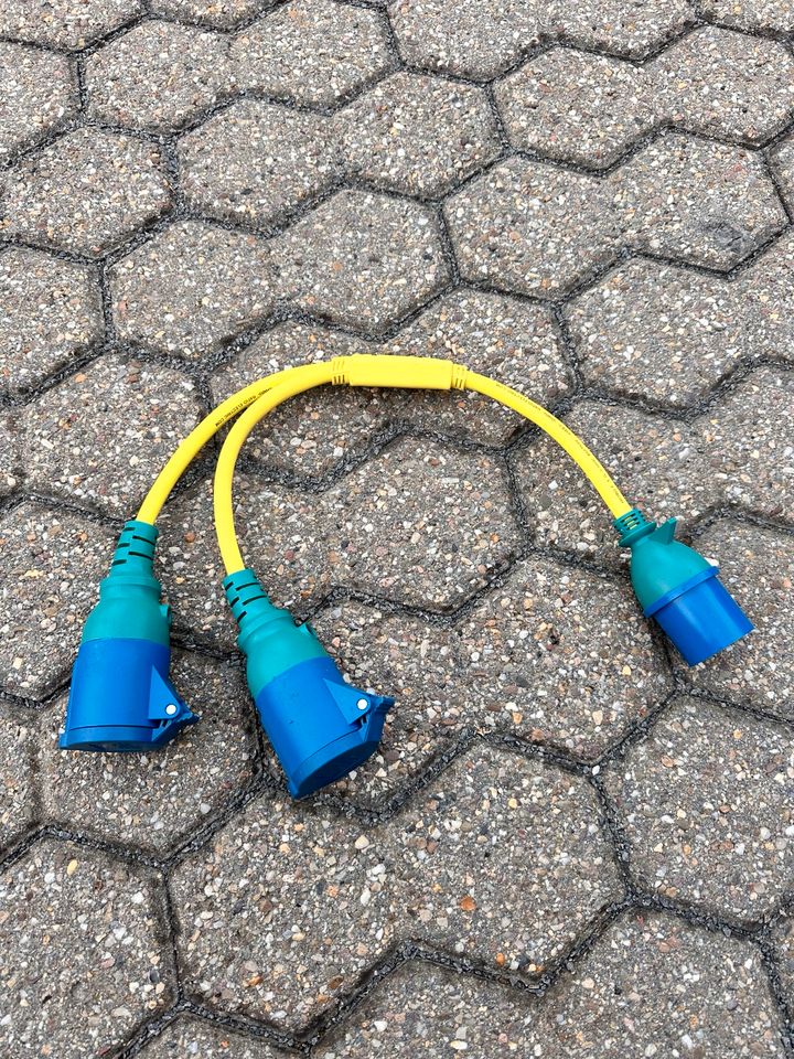 Victron Splitter 16A 250V CEE Stecker auf 2x CEE Kupplung in Niederzier