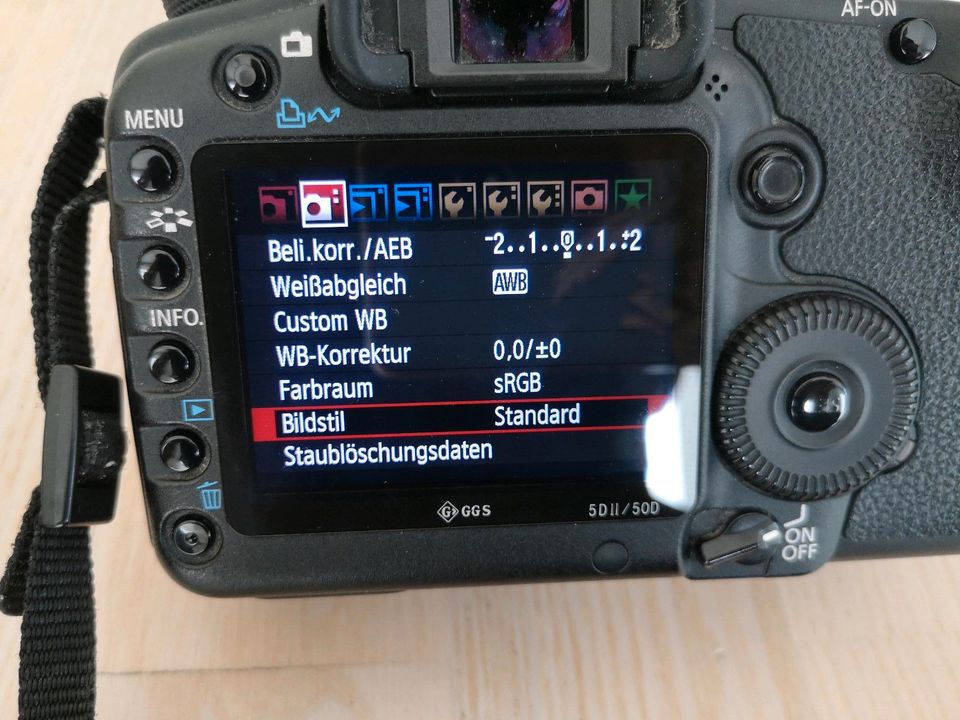 Canon EOS 5D Mark II Digitalkamera Vollformat Spiegelreflexkamera in Berlin