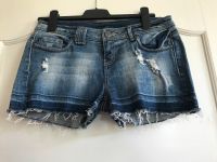 Shorts kurze Jeans hot pants Fransen TOP Crazyworld Gr 38 M Nordrhein-Westfalen - Tecklenburg Vorschau