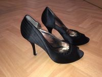 elegante schwarze BCBGMAXAZRIA Satin-Peeptoes mit Rüschen Gr. 41 Niedersachsen - Helmstedt Vorschau