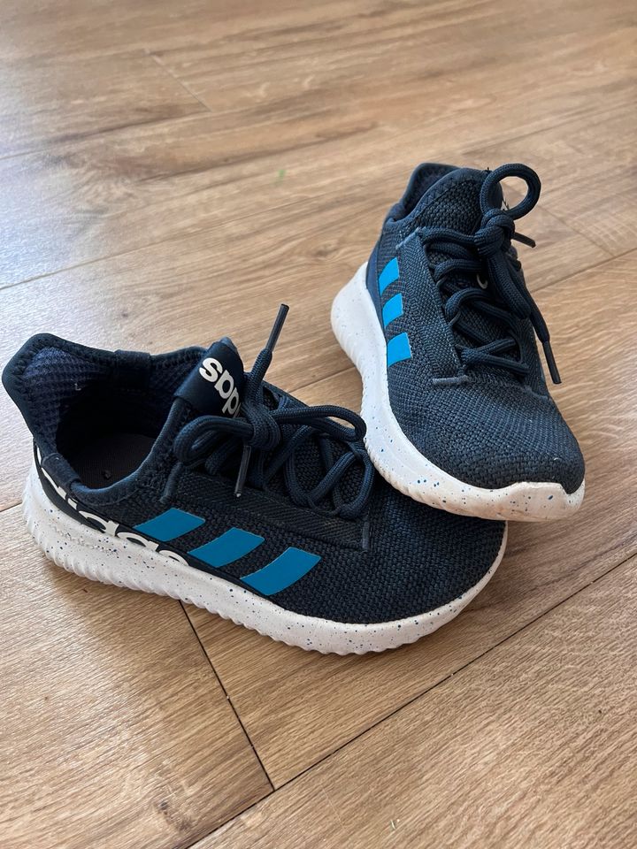 Adidas Schuhe Kinder 33 in Waldheim